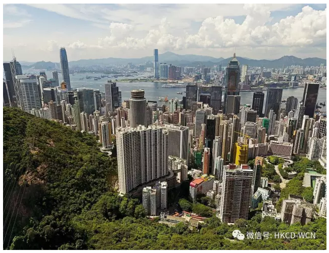 樓市再度熾熱，香港金管局終于出招「加辣」?？偛藐惖铝卣f(shuō)，3項(xiàng)新的逆周期監(jiān)管措施，旨在加強(qiáng)銀行按揭業(yè)務(wù)的風(fēng)險(xiǎn)管理。毫無(wú)疑問(wèn)，這有助進(jìn)一步保障本港金融體系的穩(wěn)定，提升銀行在周期逆轉(zhuǎn)時(shí)的抗震能力;除此以外，對(duì)于遏抑樓價(jià)持續(xù)脫韁，新措亦可望產(chǎn)生正面作用。