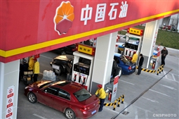 德銀發(fā)表報(bào)告表示，維持中石油(00857.HK) +0.005 (+0.098%) 沽空 $3.87千萬(wàn); 比率 5.996% 「買入」評(píng)級(jí)，以反映今年下半年至2017年油價(jià)回升，同時(shí)下調(diào)對(duì)其目標(biāo)價(jià)，由6.82元降至6.42元。