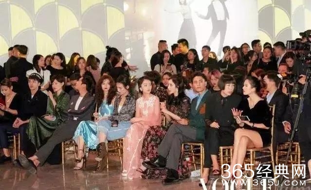杨幂大合影抢站位娱乐圈谁站中间谁就是老大吗