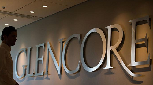 Glencore表示，其最新报价（其中包括煤炭版税）至少比兖煤（01171）的报价高出2.25亿美元，并将在完成时全额支付现金金额，而无需延期付款。Glencore在一份声明中表示：“我们相信Glencore的报价符合”一个更好报价“的所有标准，它为力拓股东带来了更大的价值和更低的交易完成风险。