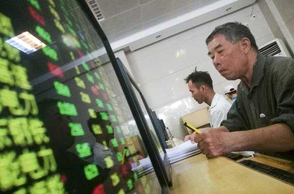 秦洪：個股行情依然活躍 短線已有上試3300點的沖動