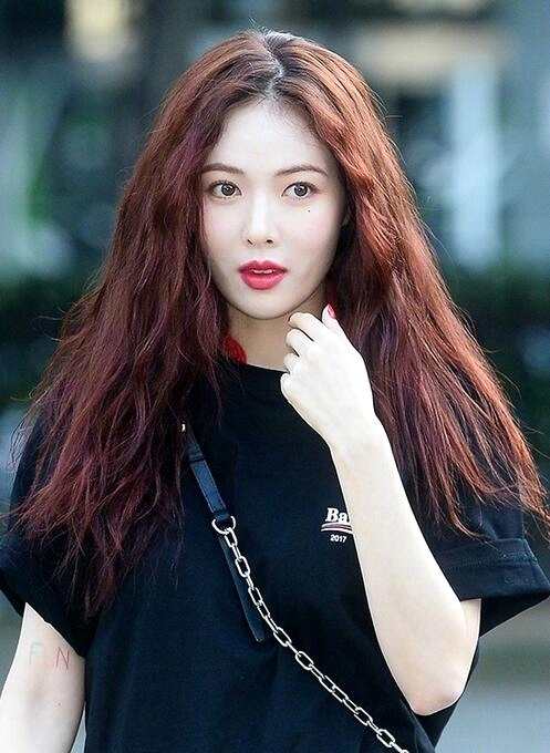 泫雅现身音乐银行彩排 手上的纹身亮了!(图)