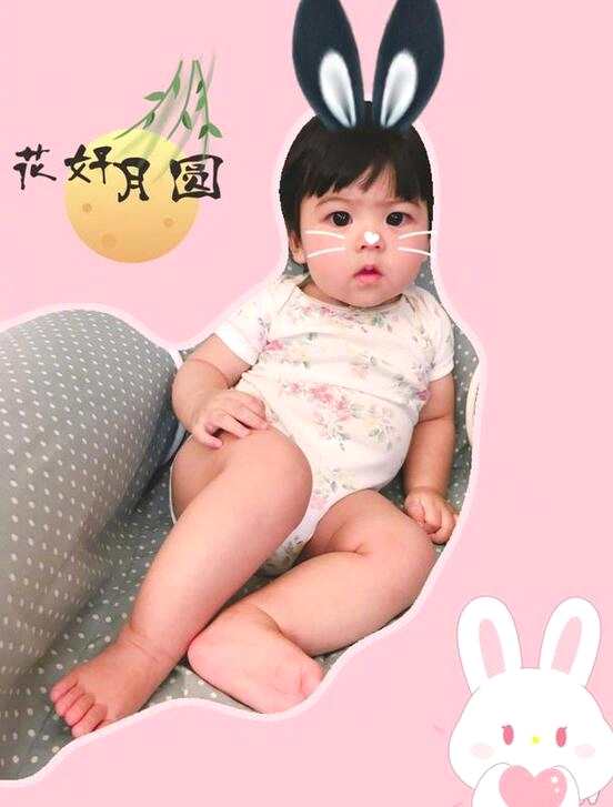 中秋节贾静雯晒Bo妞照片 小女儿变身为玉兔超可爱