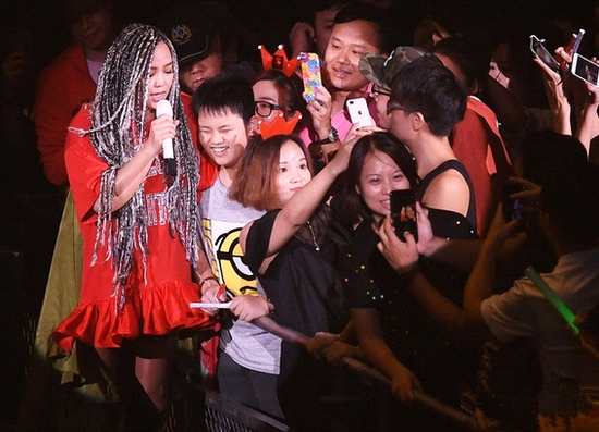 张惠妹香港红磡举办演唱会 巡演场次破百创造个人纪录