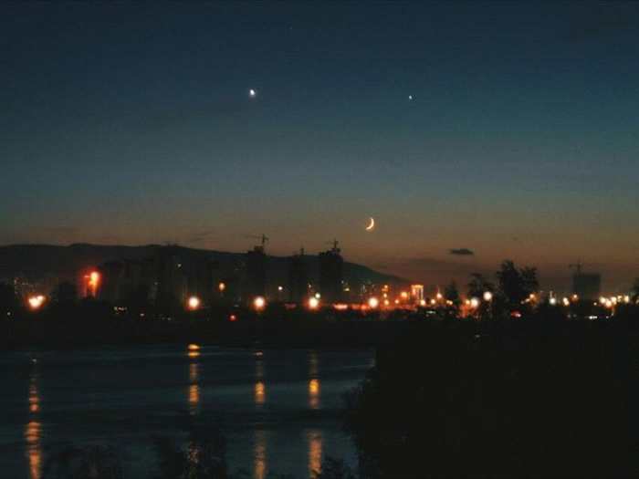 有趣天文现象“双星伴月”17日清晨现身天空