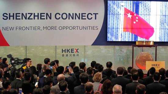 彭博社報(bào)道，香港與中國(guó)大陸的股票聯(lián)通機(jī)制今年新開賬戶數(shù)量大幅增長(zhǎng)。