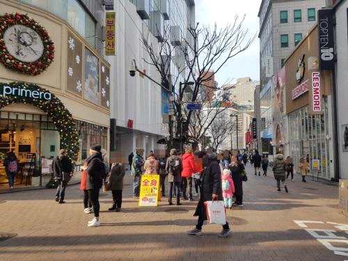 韓媒：中國代購爆買樂天免稅店 團體游客依然沒影