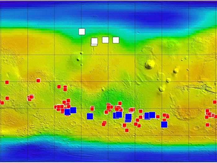 火星上多处地方发现富含水冰