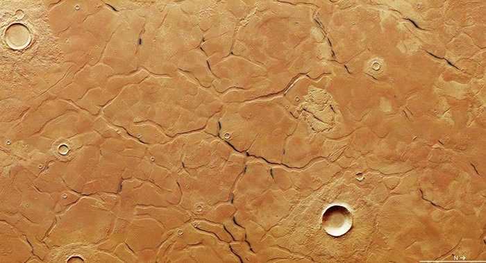 行星学家在火星北部低地发现一个神秘迷宫