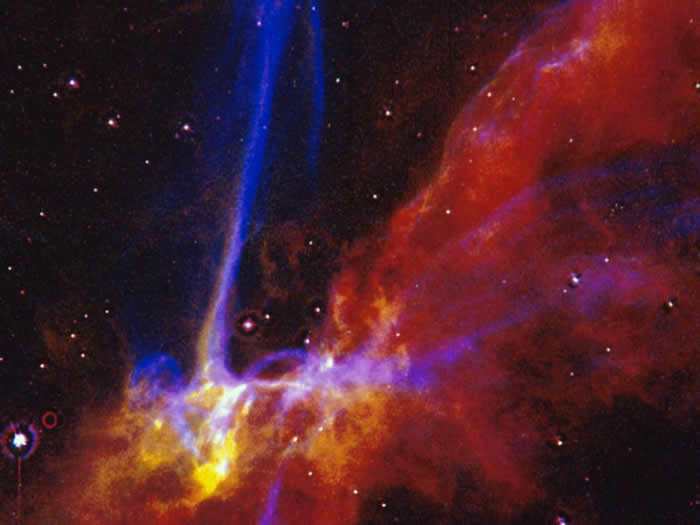 这张1991年拍摄的影像，是天鹅座环状超新星遗骸的一小部分。你所看到的结构是在约1万5000年前，巨大恒星爆炸的冲击波外缘。冲击波撞击星际气体，让这些云气发光，