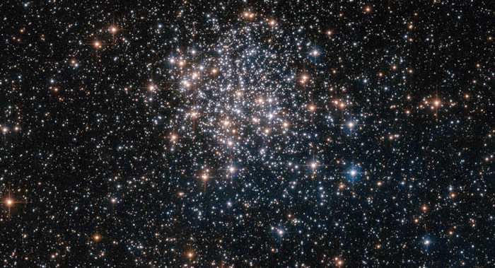 美国国家航空航天局发布船帆座独一无二NGC 3201星团的照片