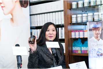 《炒股幫》封面故事 : 港姐上市──彌明生活百貨