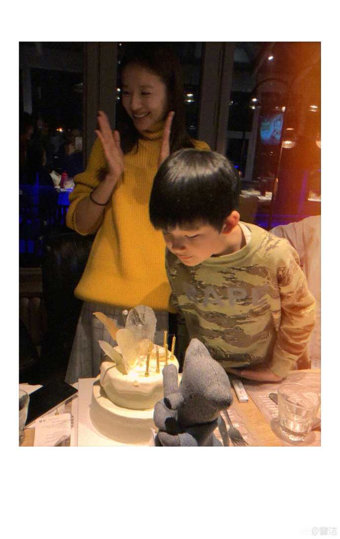 董洁庆38岁生日感谢所有的爱 儿子顶顶陪伴在身旁