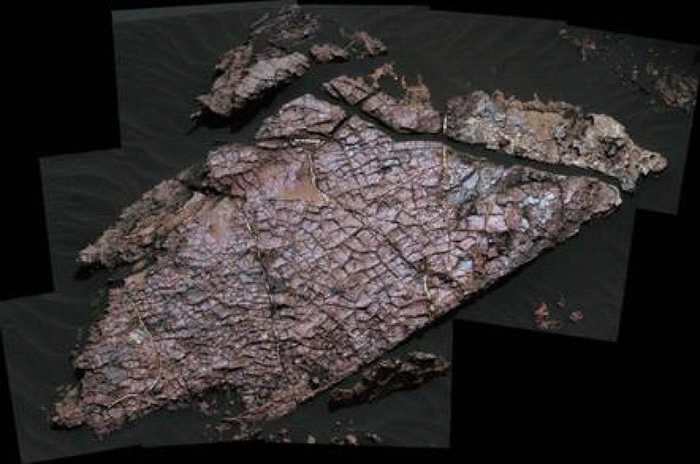 石头裂纹是火星古湖泊于35亿年前干涸后所造成。