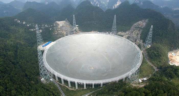 “中国天眼”500米口径球面射电望远镜安装世界首台19波束L波段接收机