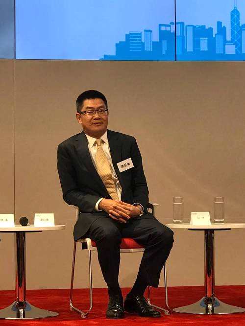 譚岳衡指出，其實(shí)香港作為國(guó)際金融中心，香港的國(guó)際化程度不是太高，還有提升的空間。香港將來(lái)怎么出發(fā)？