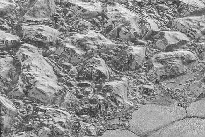 冥王星沙丘可能由细小的固态甲烷颗粒组成