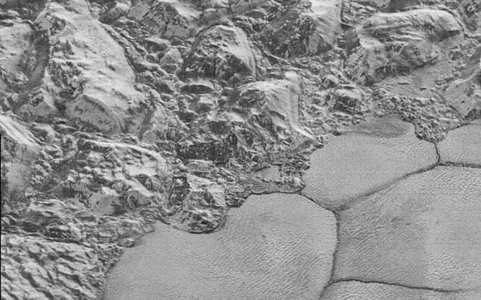 冥王星沙丘可能由细小的固态甲烷颗粒组成