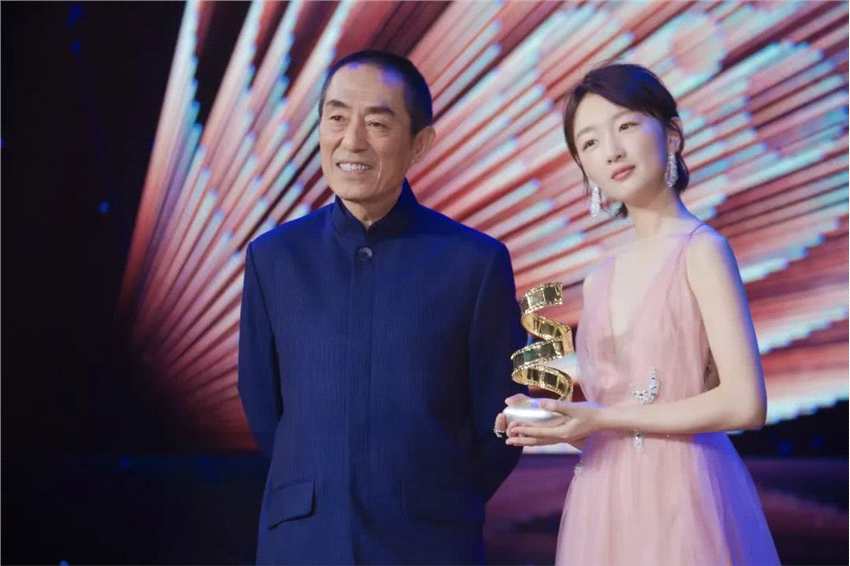从谋女郎到影后,周冬雨是如何扛起了90后演技大旗的?