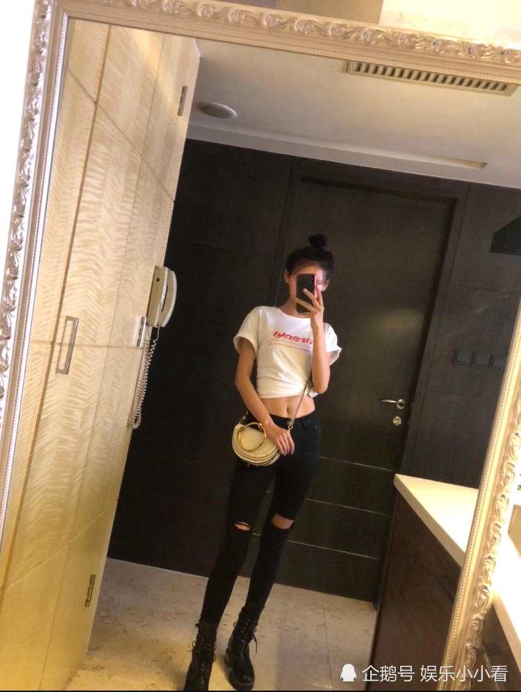 张予曦自拍显露马甲线,长腿亮眼惹羡慕
