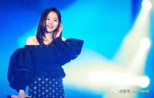 </p><p>　　映客2017年經(jīng)調(diào)整純利7.91億元</p><p>　　映客2015年、2016年、2017年?duì)I收分別為2870萬(wàn)元、43.34億元、39.41億元，毛利分別為1384萬(wàn)元、16.36億元、13.95億元。<IMG style=