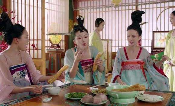 《萌妃驾到》曲婉婉靠吃夺得最佳抢戏王! 汪东