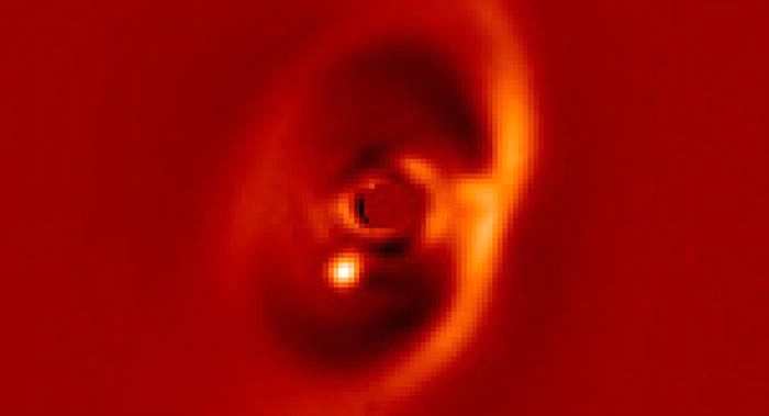天文学家首次拍到新行星诞生时的照片 在半人马座恒星PDS 70旁形成