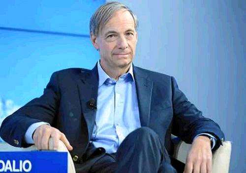 有著世界頭號對沖基金之稱的橋水，常有大空頭的稱號，而其經(jīng)?？纯战鹑谫Y產(chǎn)的態(tài)度，卻讓全球投資者感到了恐懼。