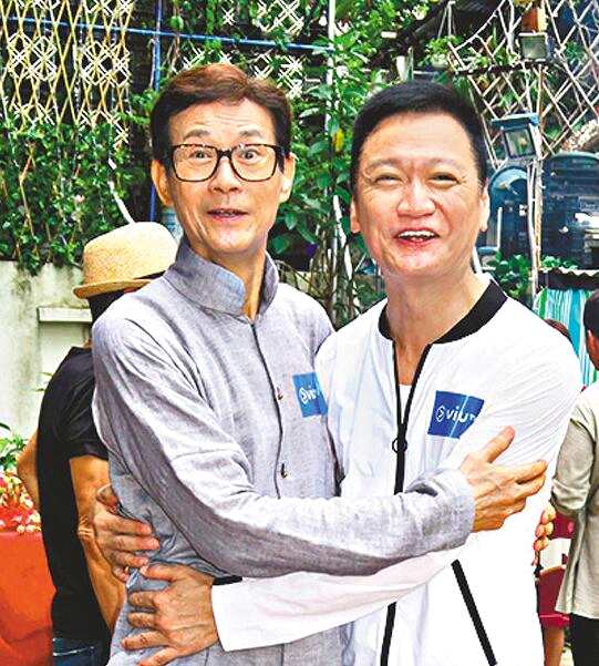 二十多年前饰演父子的郑少秋(左)和陶大宇(右)