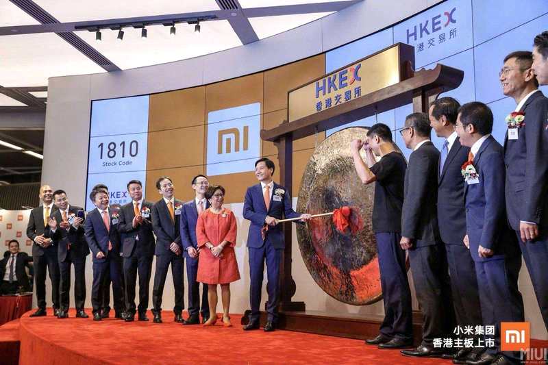 “現(xiàn)在市場(chǎng)情緒不好，能順利IPO我們就謝天謝地了。” 一位接近小米承銷(xiāo)團(tuán)的投行人士不禁感慨。