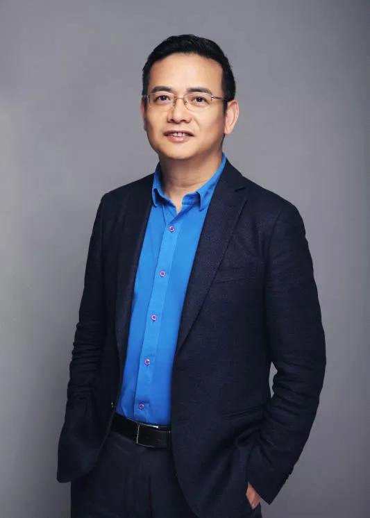 世事滄桑變幻，唯一不變的是生活在這片土地上，生生不息的人和偉大的企業(yè)！