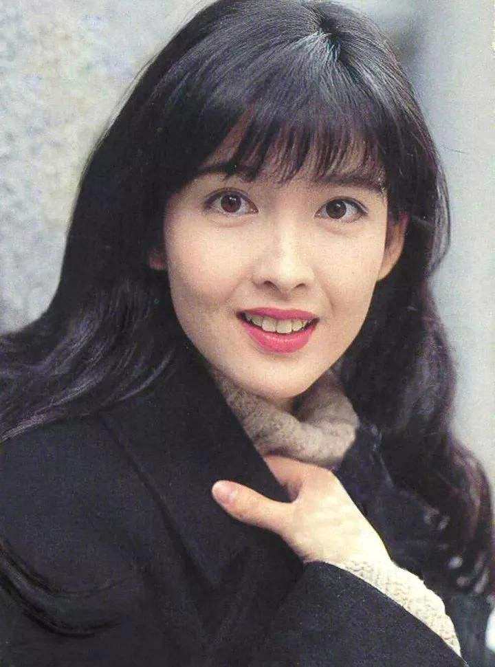 明星 娱乐八卦 正文 如今的周慧敏依旧保持着自己年轻的心