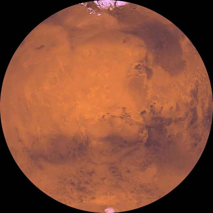 黑暗的盆地和明亮的极冠是火星上相当明显的特征。 PHOTOGRAPH BY NASA, JPL, USGS