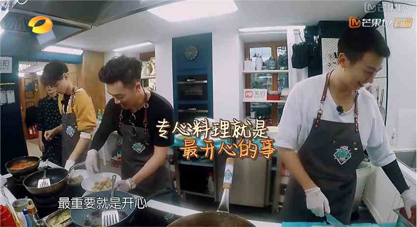 张铁林空降《中餐厅2》，美图手机记录苏有朋王俊凯“一日主厨”