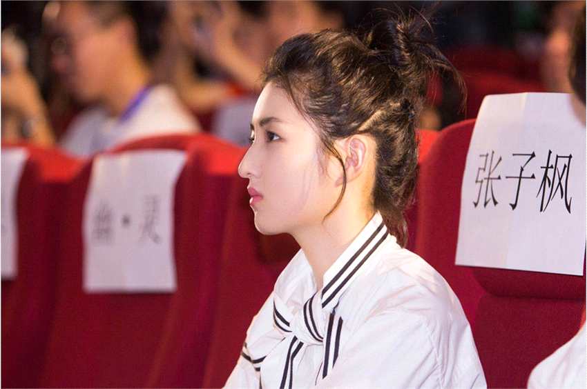 《快把我哥带走》首映礼 张子枫开启笑泪弹