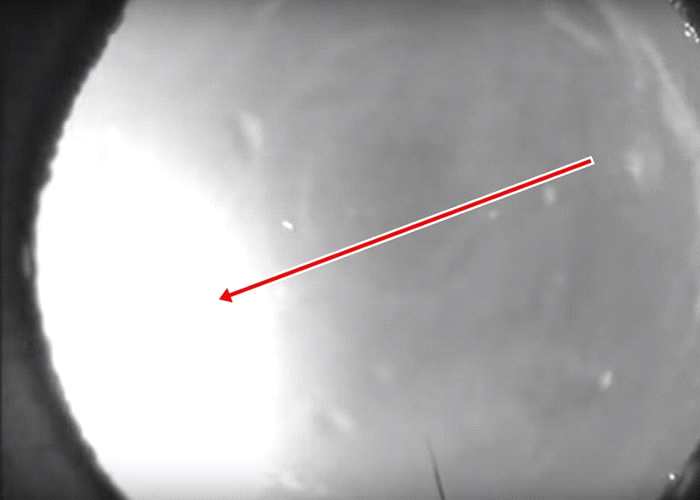 卫星图片显示，亚拉巴马州的上空被火流星照亮（箭头示）。