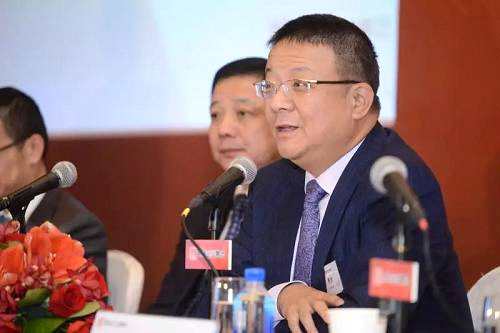 發(fā)布會(huì)上，易居企業(yè)集團(tuán)主席周忻強(qiáng)調(diào)，易居只收三種費(fèi)用：中介費(fèi)、服務(wù)費(fèi)和咨詢費(fèi)，絕不賺差價(jià)。