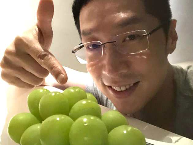 "康熙"马浚伟正装入学北大 自侃要骑共享单车上课