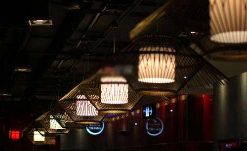 據(jù)悉，海底撈IPO發(fā)售價(jià)為每股17.80港元，在香港IPO中籌資9.63億美元，定價(jià)在區(qū)間高端。