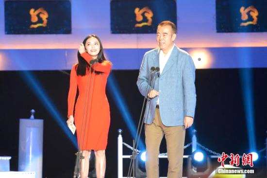 2015年第二届丝绸之路电影节，姚晨、陈凯歌担任颁奖嘉宾。吕明 摄