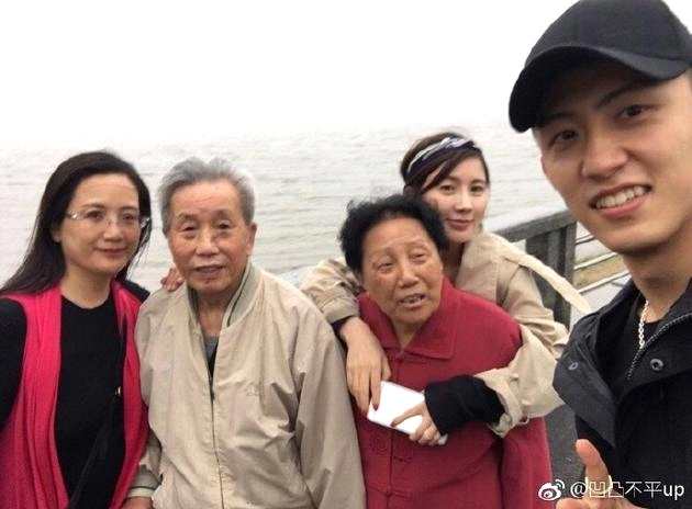 黄景瑜家暴礼?工作室回应:已和平分手 不存在