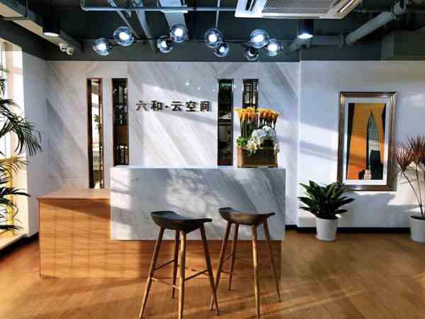 (備注：烏鎮(zhèn)互聯(lián)網(wǎng)展會，香港財(cái)政司司長來久融展臺參觀)