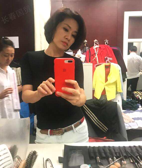 央视美女主播素颜照曝光 妆前妆后判若两人