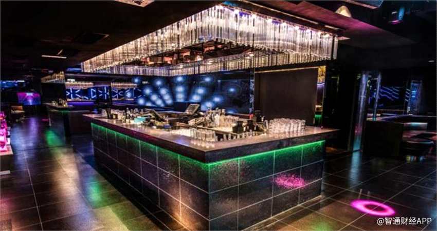 基于香港本地及訪港旅客的消費人數(shù)和消費水平的穩(wěn)定提高，以及香港得天獨厚的優(yōu)勢，香港會所和酒吧市場規(guī)模也在穩(wěn)定增長，過去五年年復合增長率分別為3.5%及3.1%。并且，按照2017年收益計算，香港娛樂的市場份額達到14.1%，并且2017年Levels可容納人數(shù)在香港會所中排名第二。