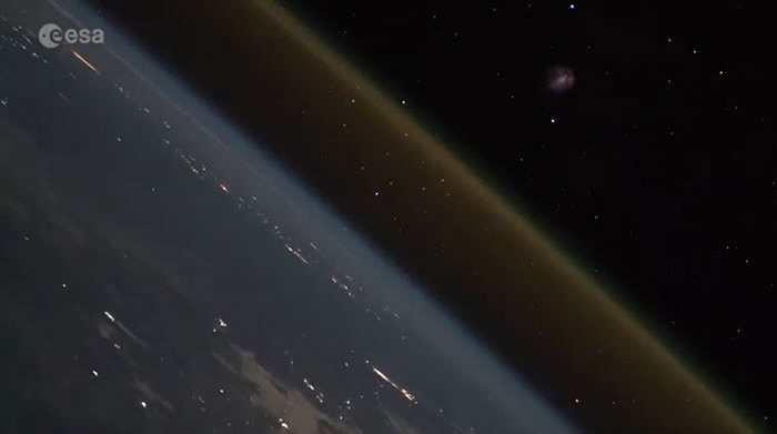 从400公里上空国际空间站拍摄到的联盟-FG运载火箭发射壮观景象