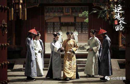 與此同時，網(wǎng)絡(luò)大電影（網(wǎng)大）出現(xiàn)爆款增多，票房分賬金額也水漲船高。數(shù)據(jù)顯示，從2017年10月16日起，至今年10月15日止，全網(wǎng)共上線網(wǎng)絡(luò)大電影1526部。這些內(nèi)容新類型無疑為影視制作公司尋求突破指出了方向。