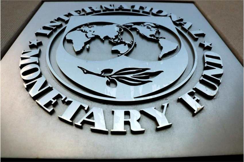 国际货币基金组织(IMF)第一副总裁利普顿称，IMF过去两年一直在敦促各国政府趁着天晴为全球经济“修好房顶”。