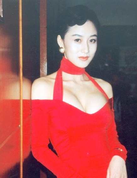 李连杰首晒与女儿合照，两个女儿个子比爸爸还高，这是要出道了吗