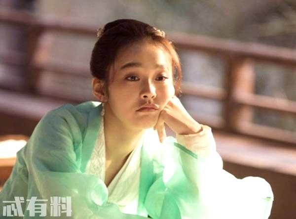 戚薇点评李承铉新剧 吻戏不够激烈