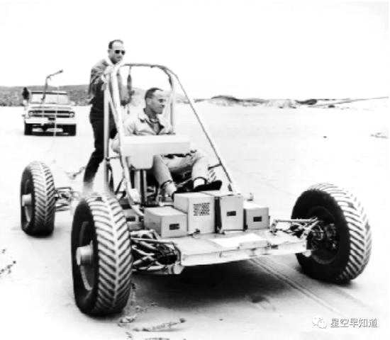 LRV原型车研制期间，承包商邀请宇航员参与实际体验和改进设计